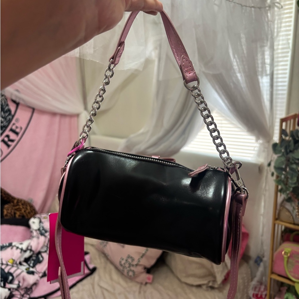 Paris Hilton barrel bag - Picture 7 of 9